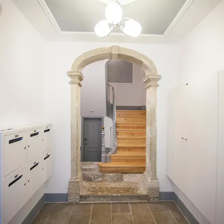 Cosy Retreat In Centre *